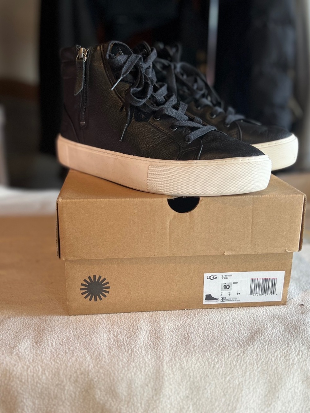 UGG Women's Olli Leather High-Top Sneaker - Excellent Condition Women's size 10